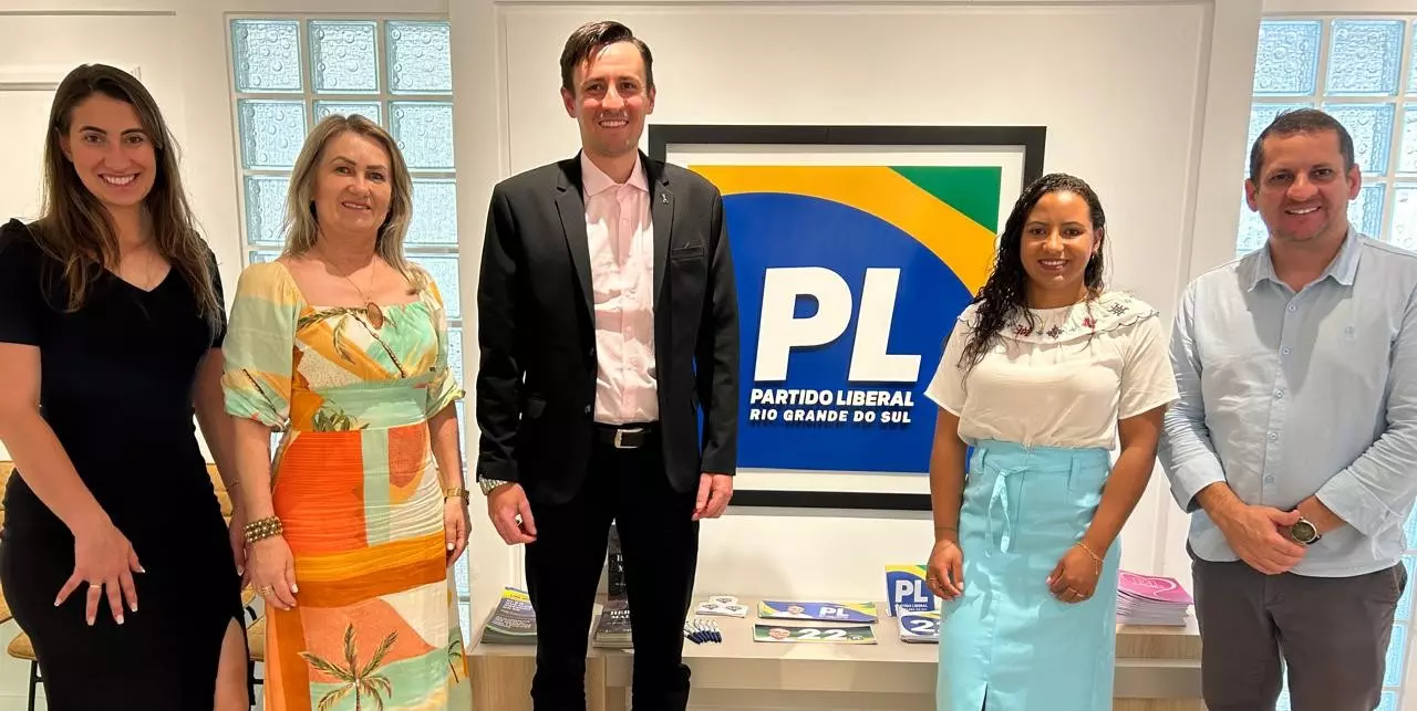 Comitiva de Tupanci do Sul Visita Sede do Partido Liberal RS